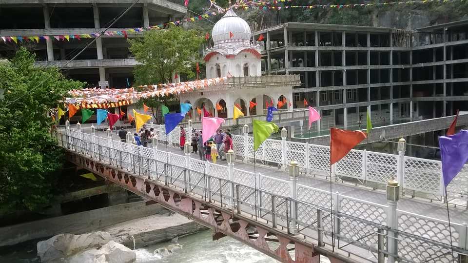 manikaran sahib gurudwara manali
